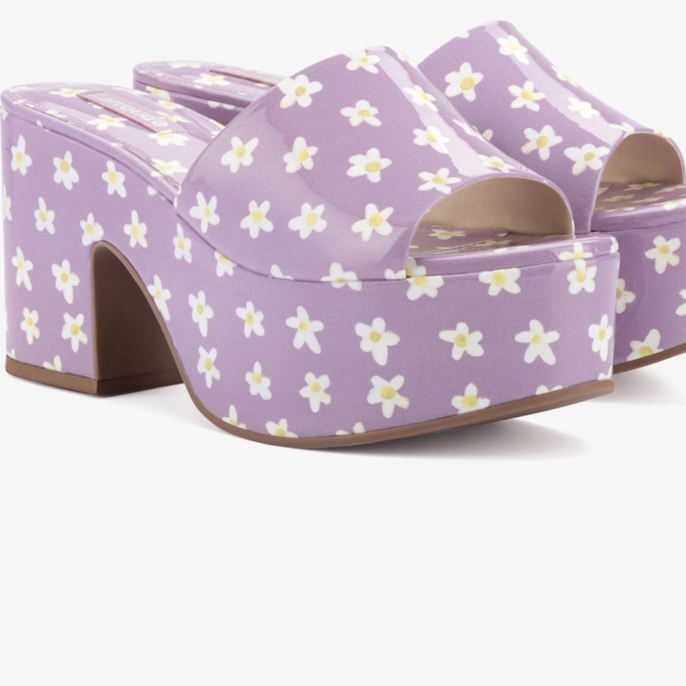 Larroude Lavender Daisy Platform Sandals